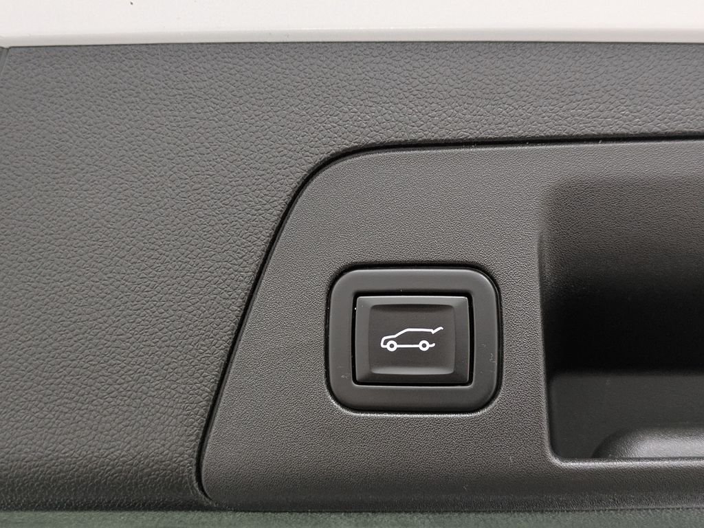 Used 2023 White Buick Preferred image 14