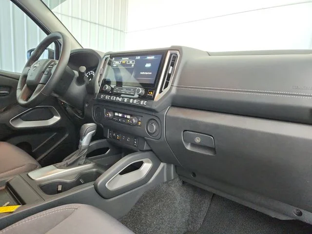 Used 2025 White Nissan SV image 38