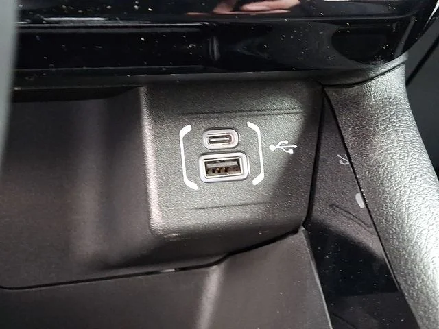 New 2026 White Jeep Latitude image 19