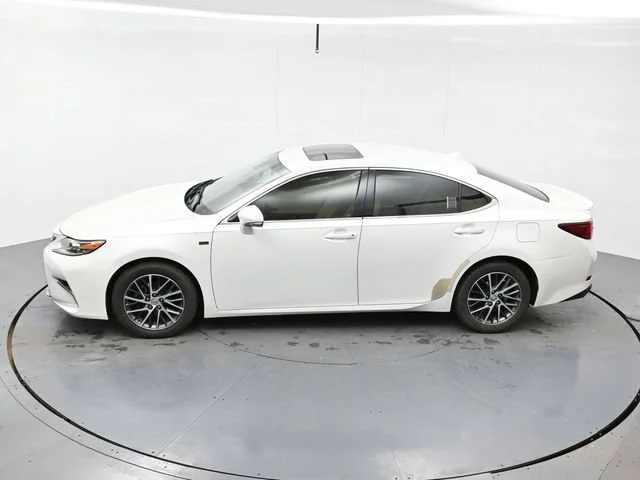 Used 2016 Eminent White Pea Lexus 4DR SDN image 20