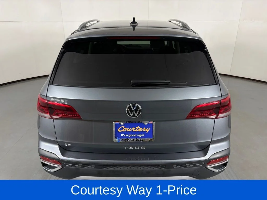 Used 2024 Gray Volkswagen 1.5T SE image 9