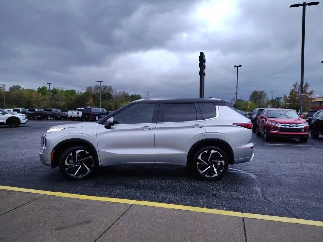 Used 2024 Silver Mitsubishi SEL image 4