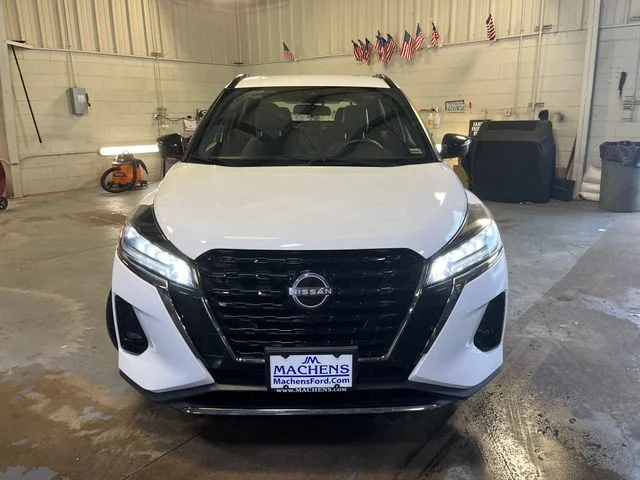 Used 2024 White Nissan SR image 8