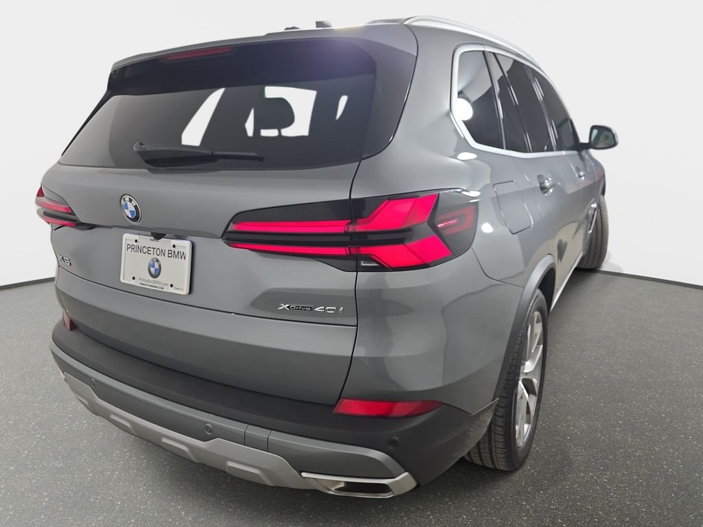 Used 2026 Skyscraper Grey Metallic BMW xDrive40i image 39