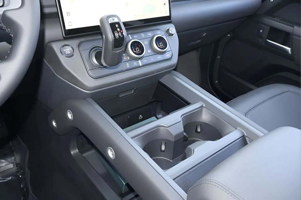 New 2026 Santorini Black Land Rover X-Dynamic SE image 27