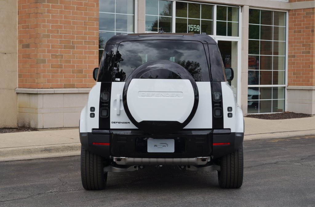 New 2026 Fuji White Land Rover S image 5