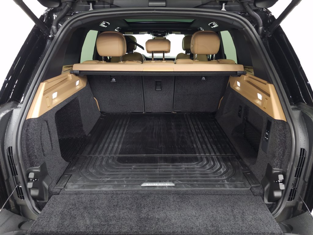 Used 2026 Black Land Rover SE image 5