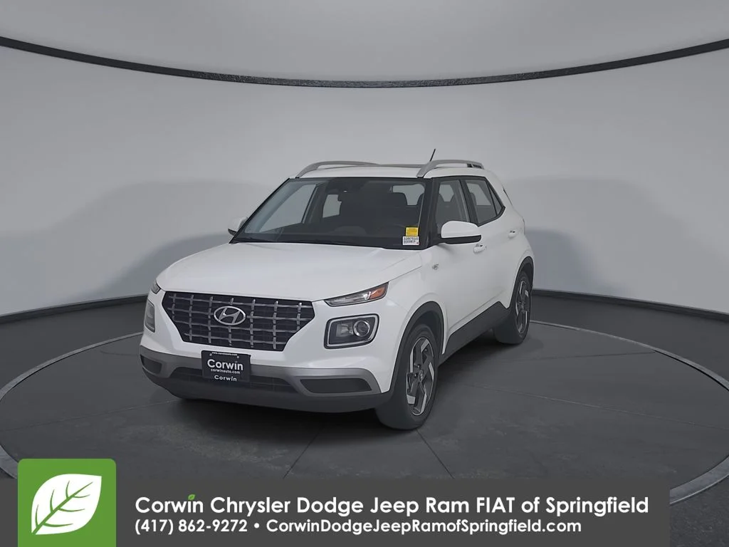 Used 2025 White Hyundai SEL image 6