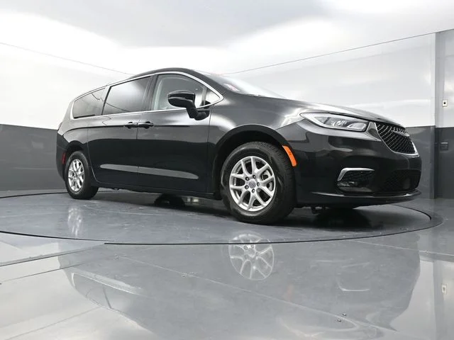 Used 2023 Black Chrysler Touring L image 19