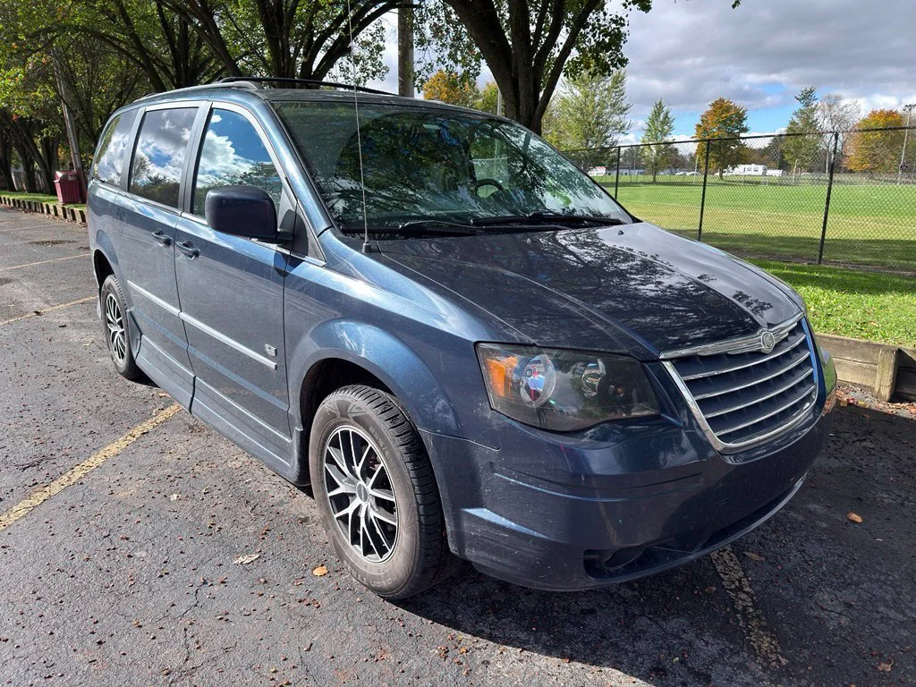 Used 2009 Chrysler Town & Country Touring with VIN 2A8HR54X79R679175 for sale in Wellington, OH