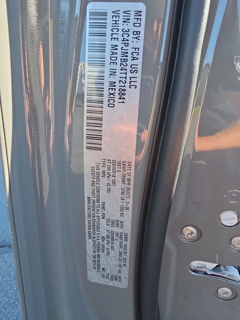 New 2026 Sting-Gray Clear-Coat Exterior Paint Jeep Limited image 30