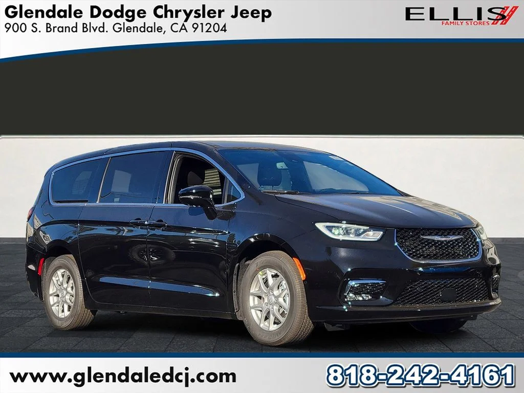 2026 Chrysler Pacifica Select's photo