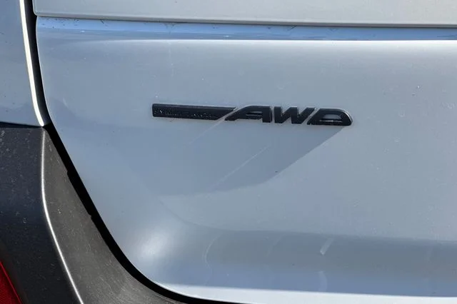 New 2026 CRYSTAL WHITE PEARL Subaru Premium image 24