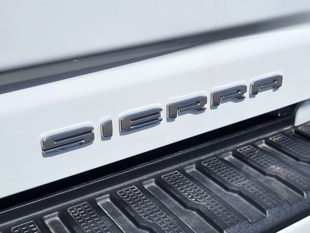 Used 2022 Summit White GMC Denali DRW image 9