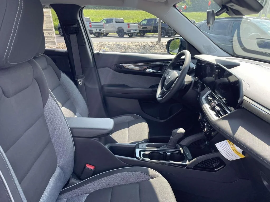 New 2026 Mosaic Black Metallic Chevrolet LT image 9