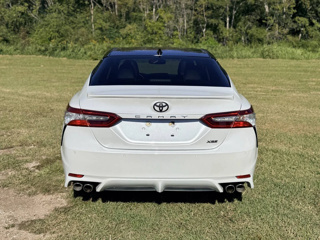 Used 2018 White Toyota XSE V6 4dr Sedan image 4