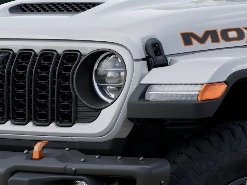 New 2026 Bright White Clear-Coat Exterior Paint Jeep Mojave X image 11