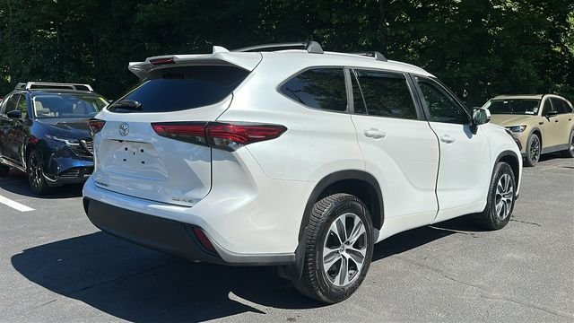 Used 2023 Beige Toyota XLE image 5