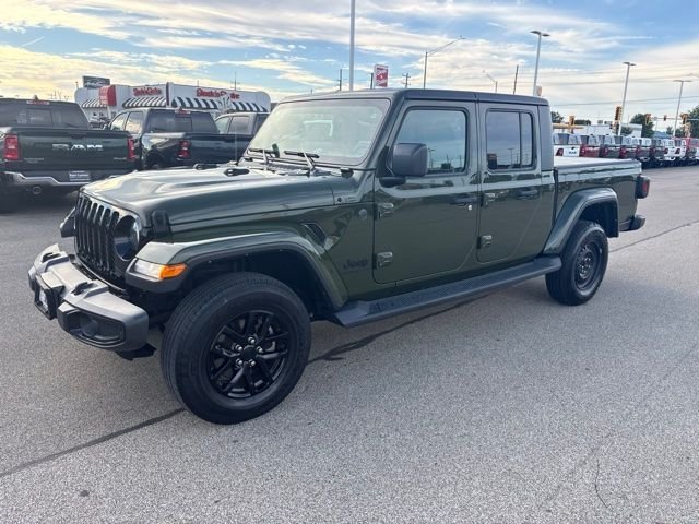 Used 2022 Green Jeep Altitude image 2