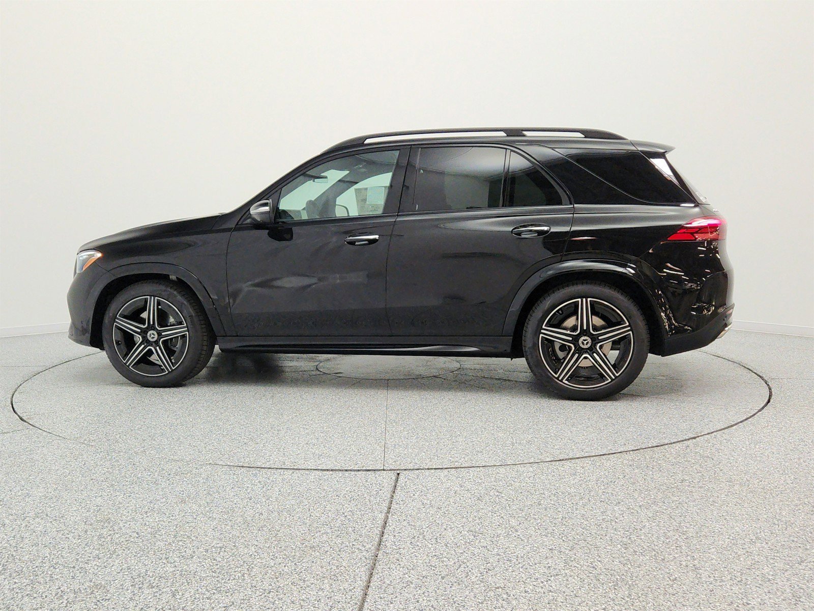 New 2026 Obsidian Black Metallic Mercedes-Benz GLE 580 4MATIC® SUV image 38