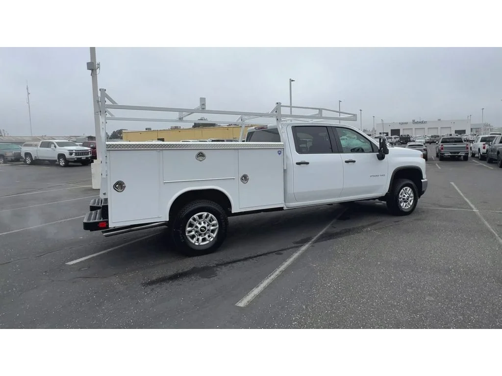 New 2026 Summit White Chevrolet WT image 12