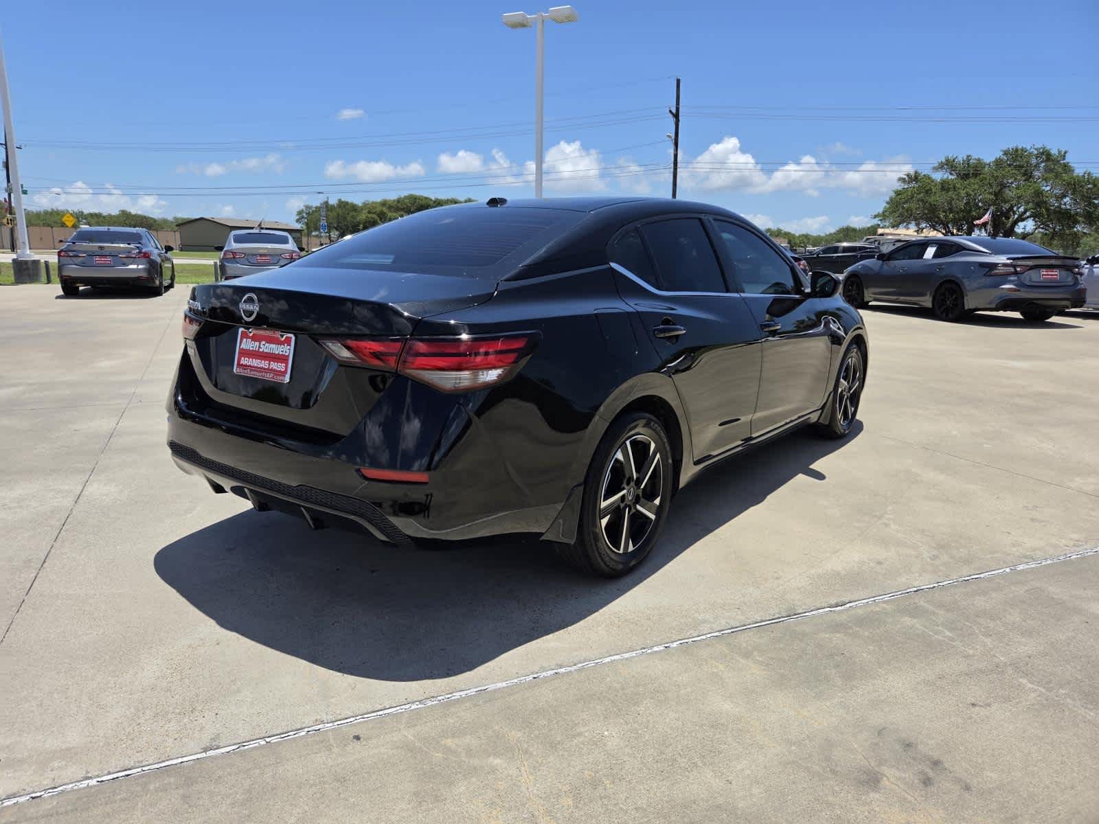 Used 2025 Super Black Nissan SV image 5