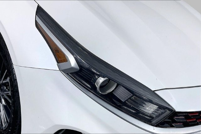 Used 2022 White Kia GT-Line image 27