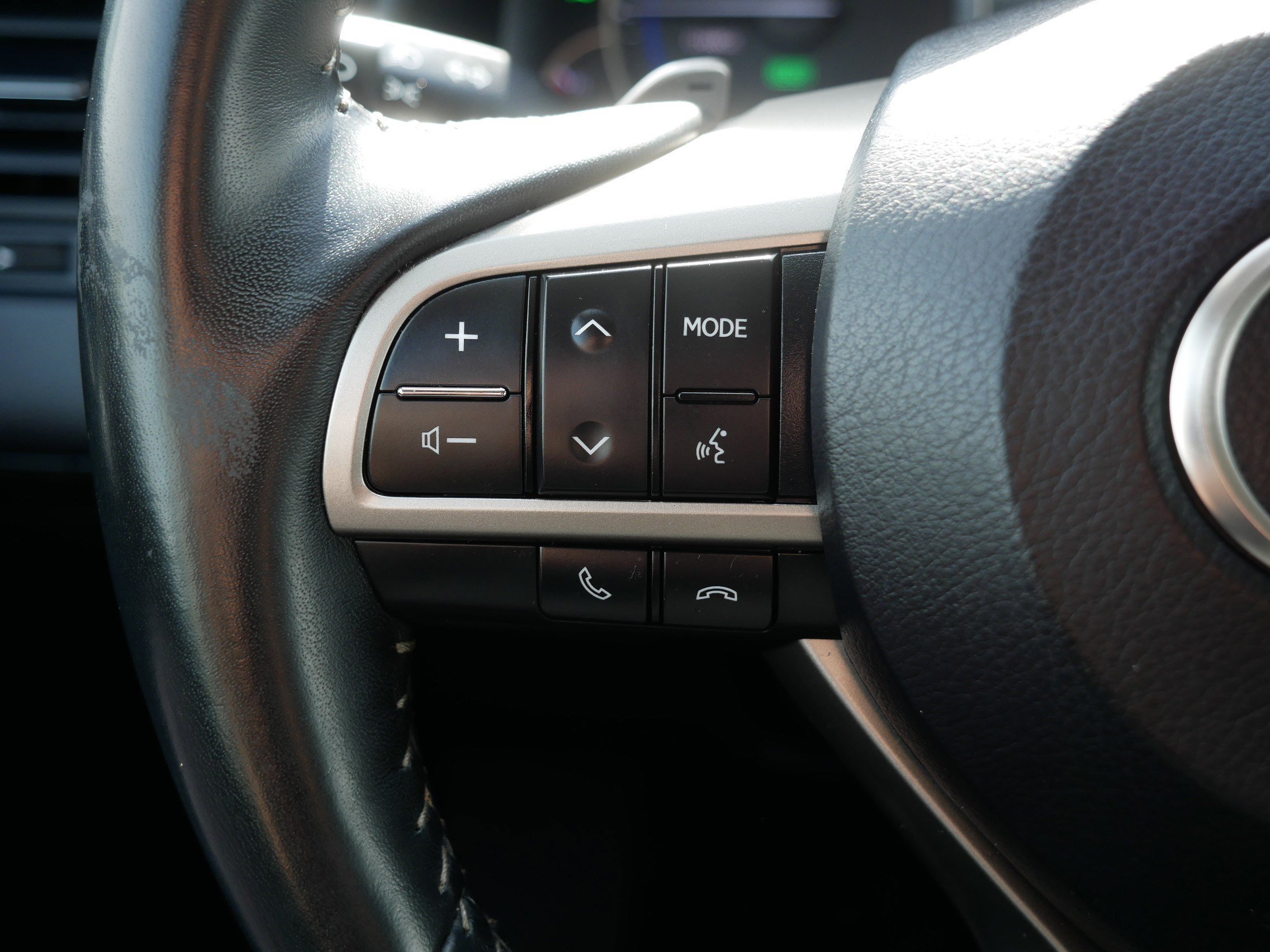 Used 2021 Eminent White Pearl Lexus RX 450h image 31
