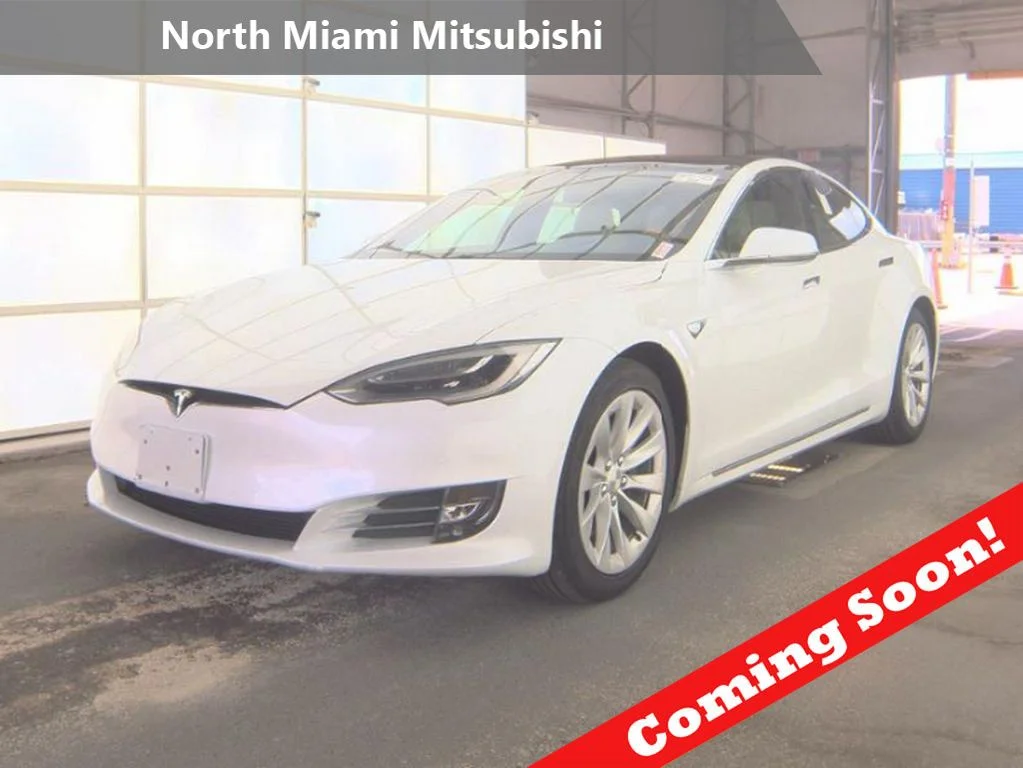 Used 2020 White Tesla Long Range image 1