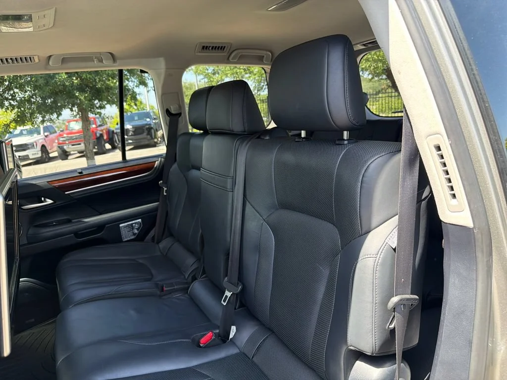 Used 2017  Lexus LX 570 image 37