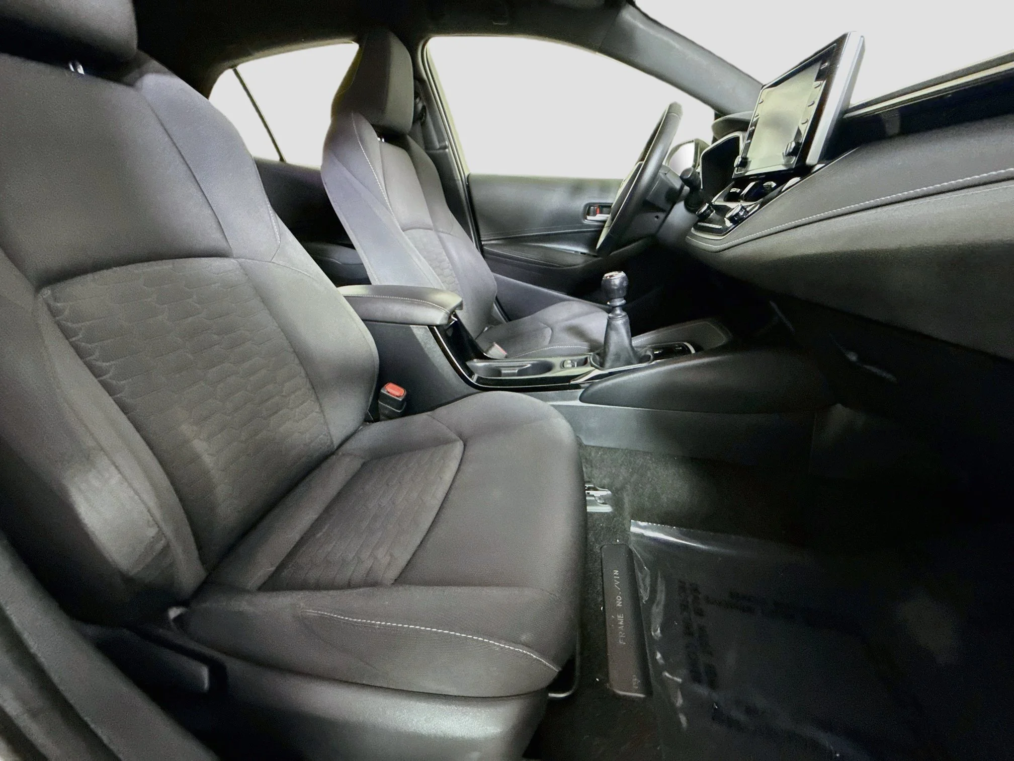 Used 2021 Wind Chill Pearl Toyota SE image 25