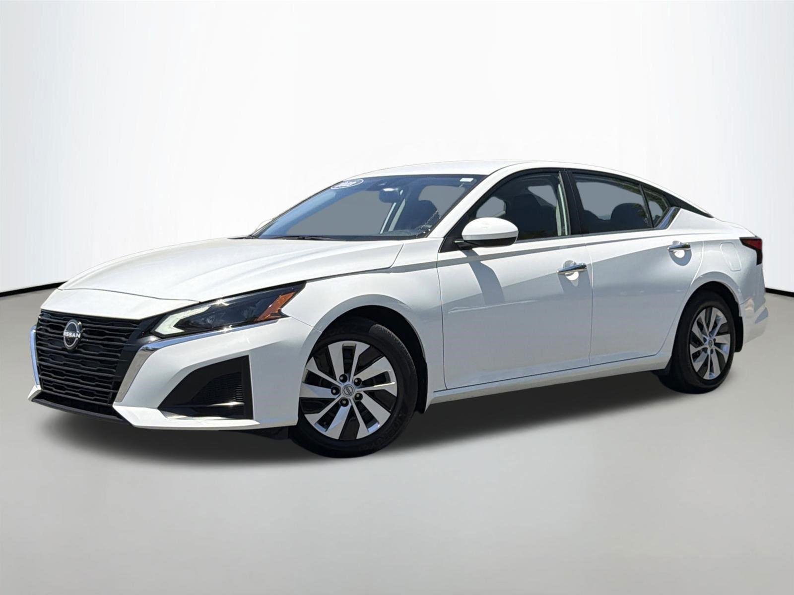 Used 2023 Glacier White Nissan 2.5 S image 1