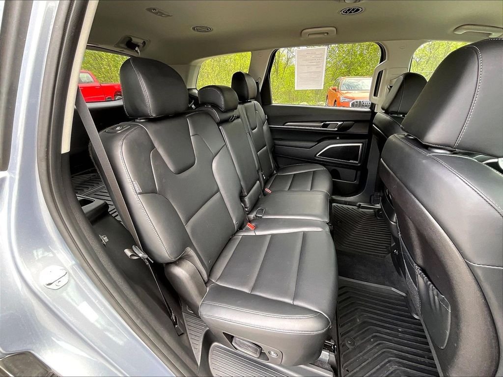 Used 2025 Everlasting Silver Kia LX image 15