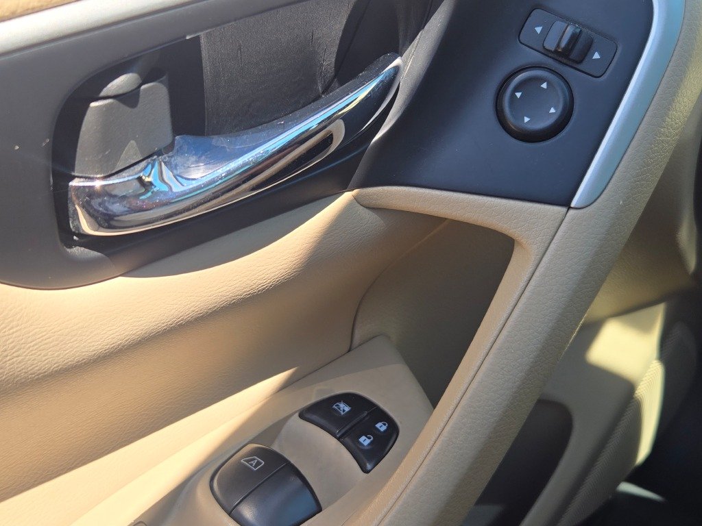 Used 2016 White Nissan 2.5 SV image 23
