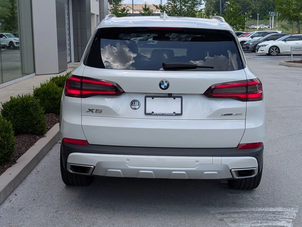 Used 2023 White BMW xDrive40i image 6