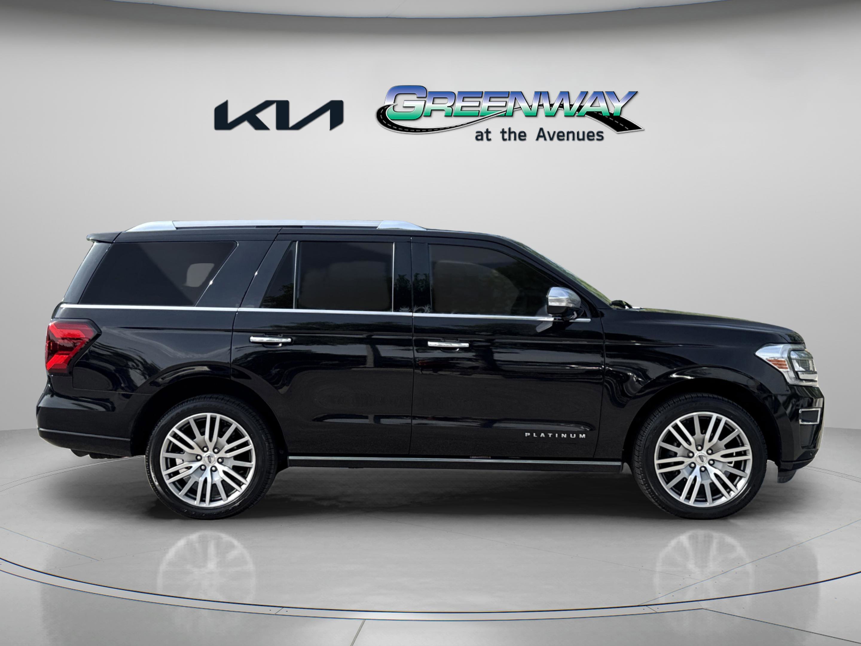 Used 2022 Black Metallic Ford Platinum image 7