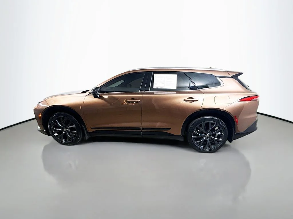 Certified Used 2025 Bronze Age Toyota Limited image 4