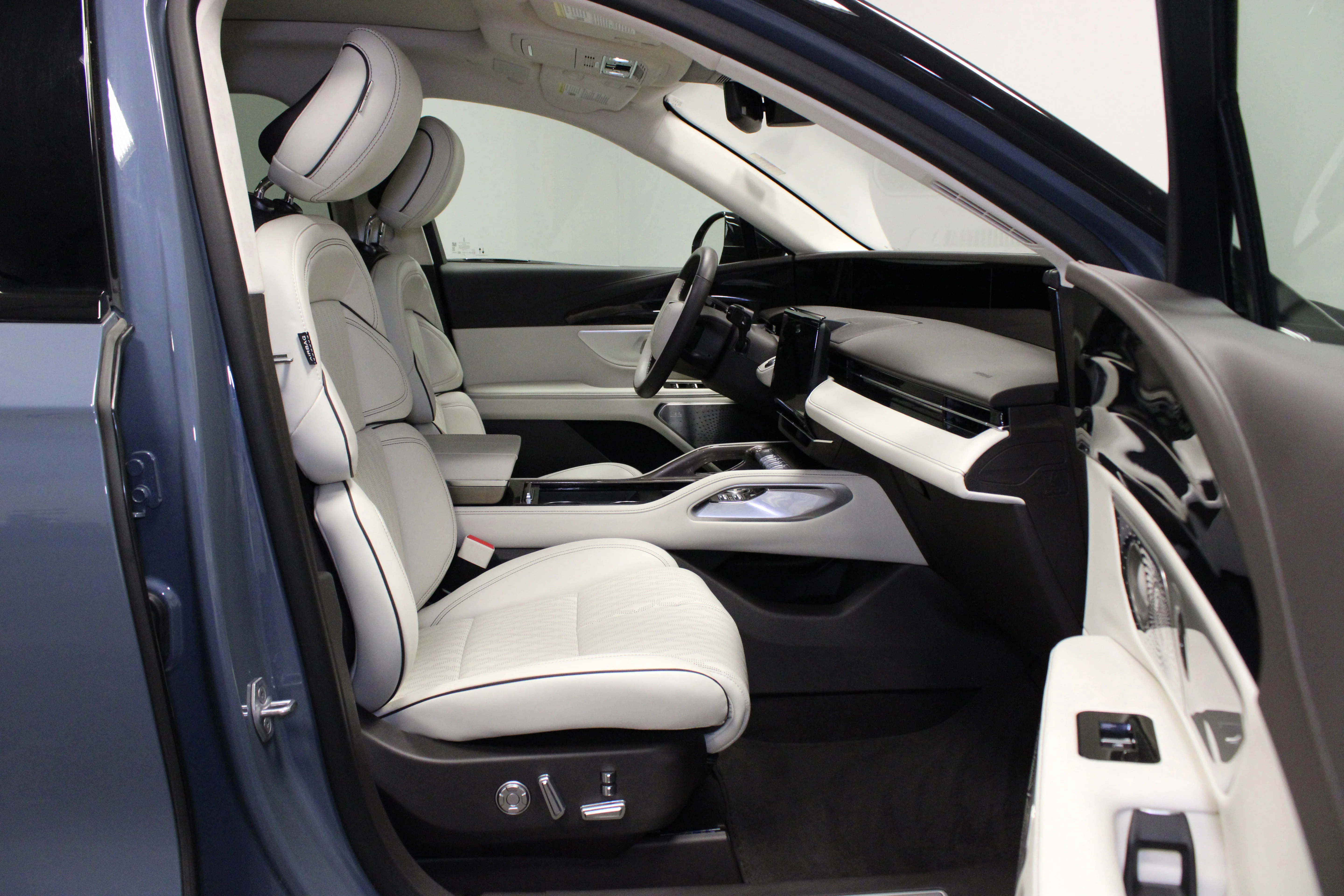 Used 2025 Blue Metallic Lincoln Black Label image 15