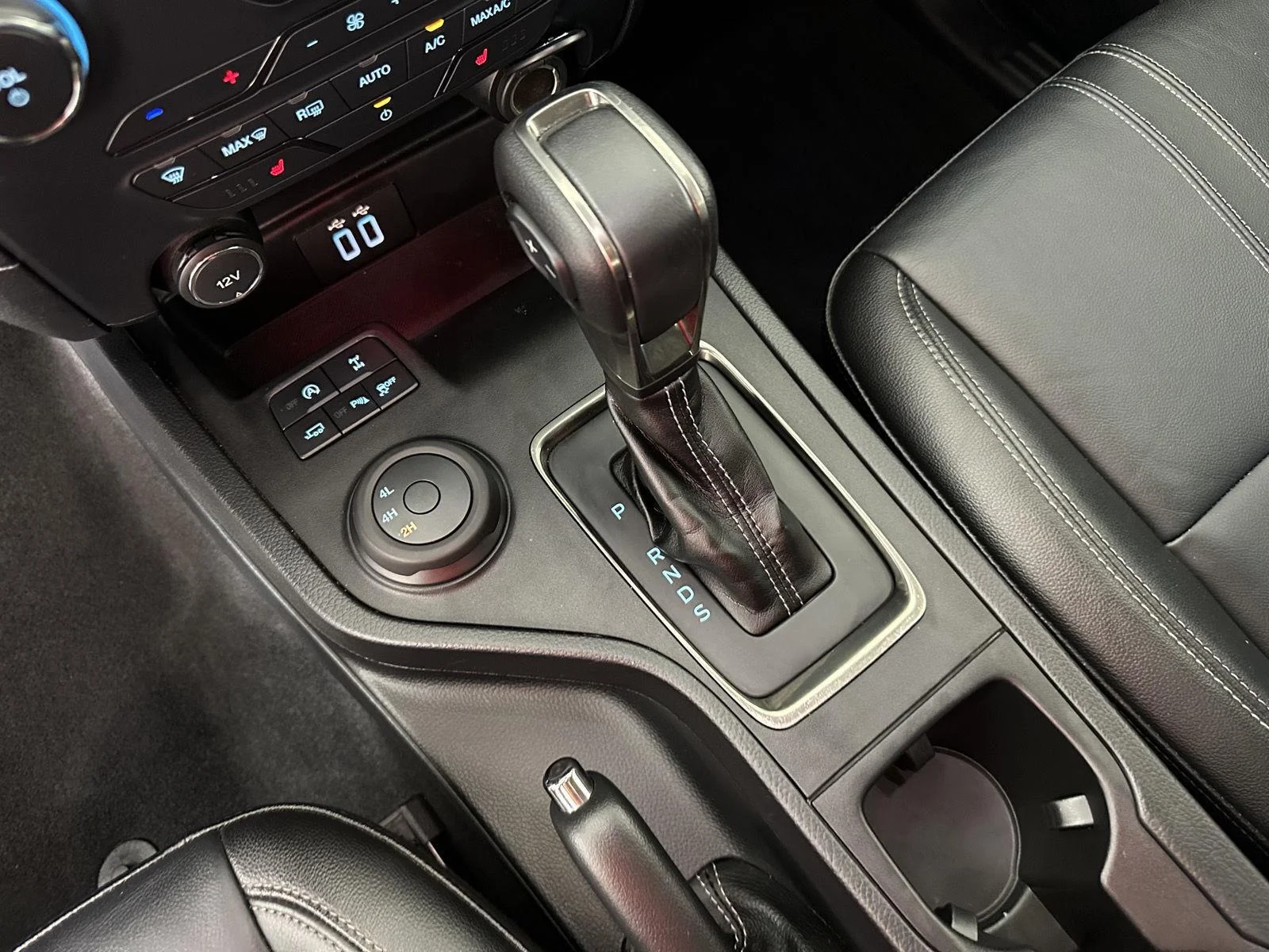 Used 2019 Magnetic Ford LARIAT image 6