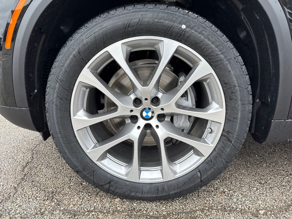 New 2026 Black BMW xDrive40i image 9