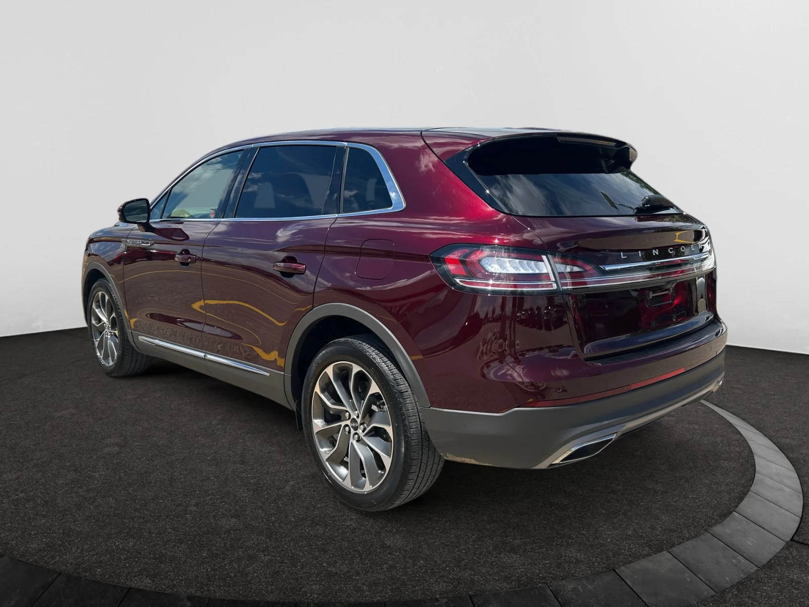 Used 2021 PURPLE Lincoln RESERVE AWD image 3