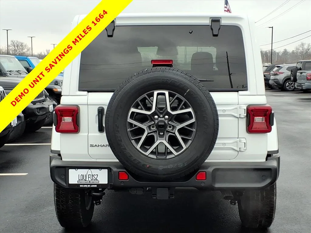 New 2026 Bright White Clear-Coat Exterior Paint Jeep Sahara image 19