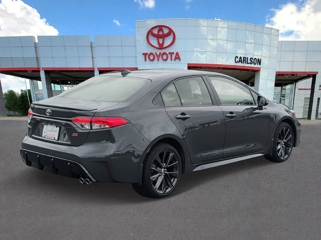 Used 2024  Toyota SE image 4