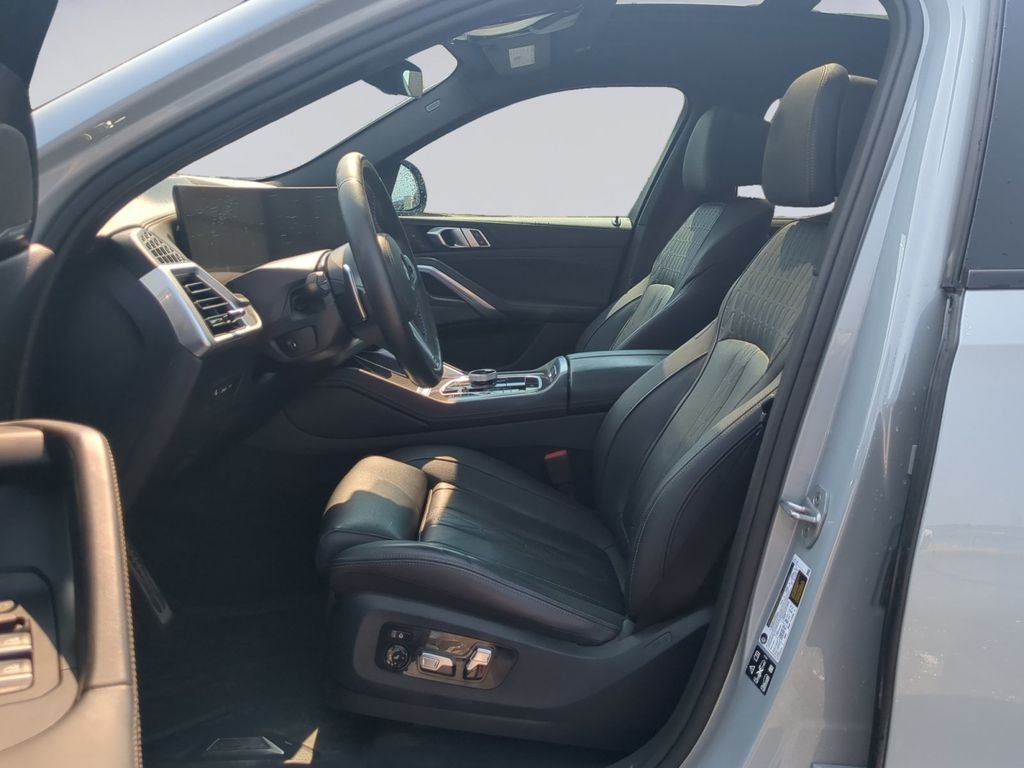Used 2024 Brooklyn Gray Metallic BMW M60i image 11