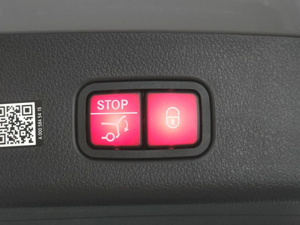Certified Used 2026  Mercedes-Benz GLC 300 image 28
