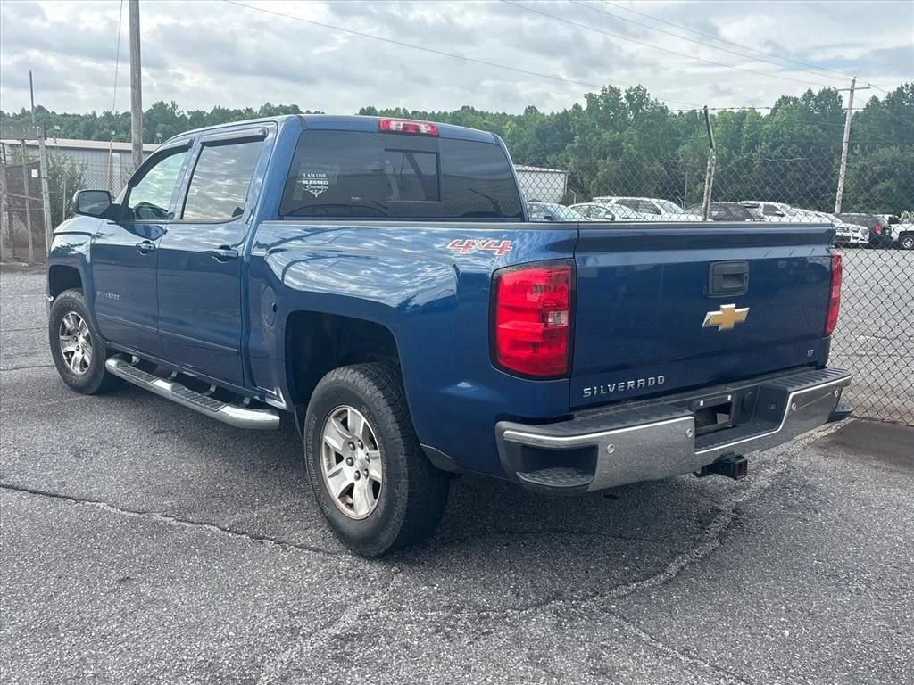 Used 2015 DEEP OCEAN BLUE METALLIC Chevrolet LT image 13
