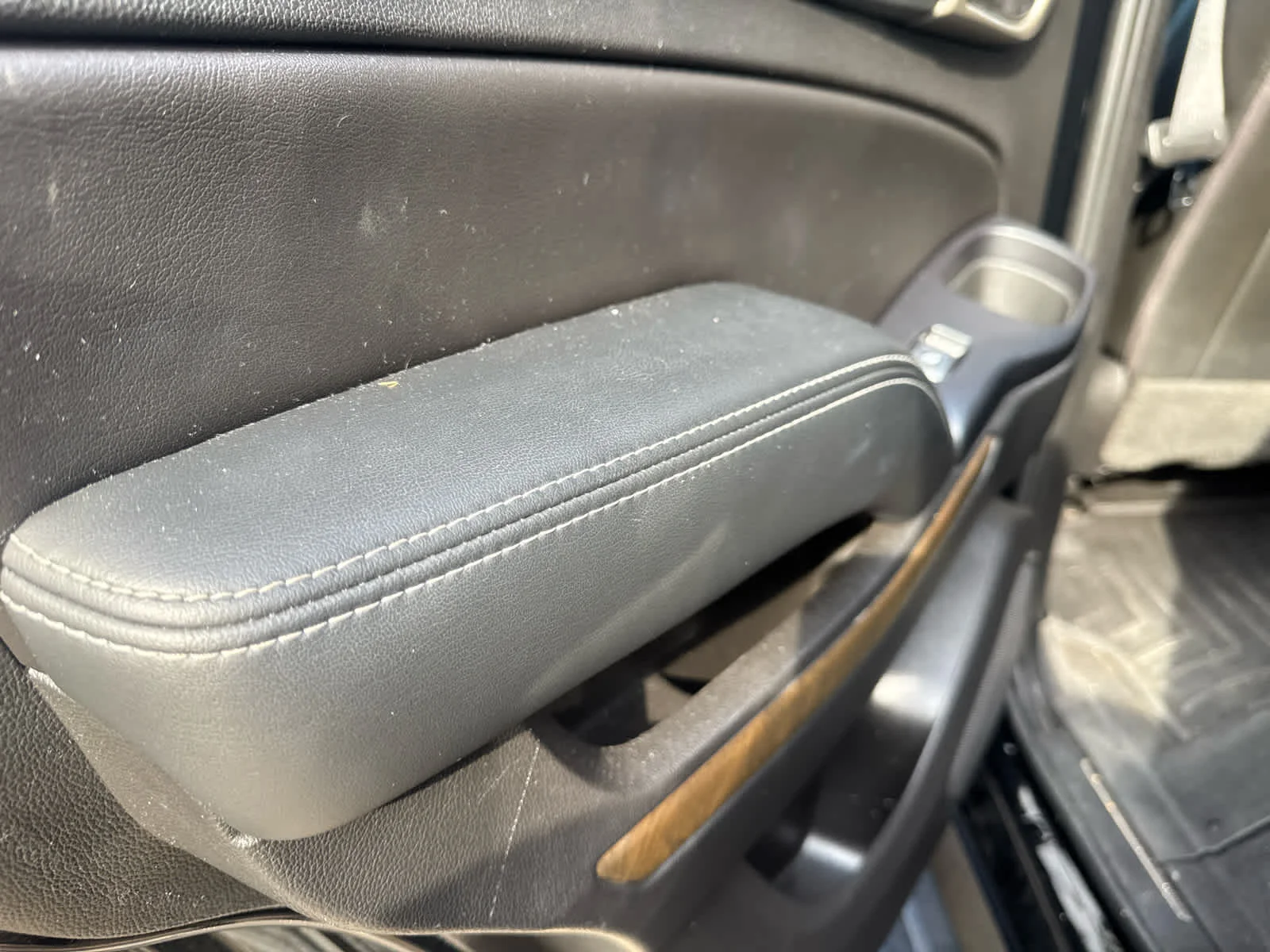 Used 2018 Onyx Black GMC Denali image 16