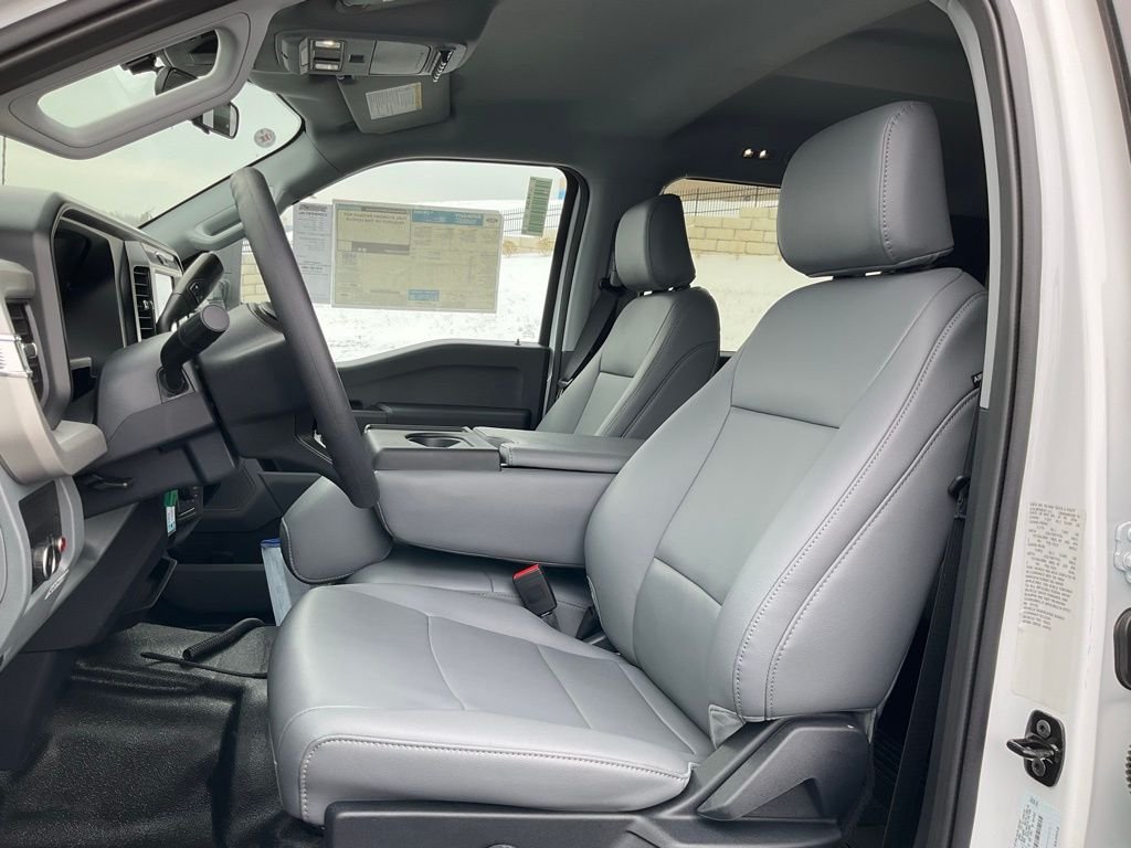 New 2026 Oxford White Ford F-450® XL image 15