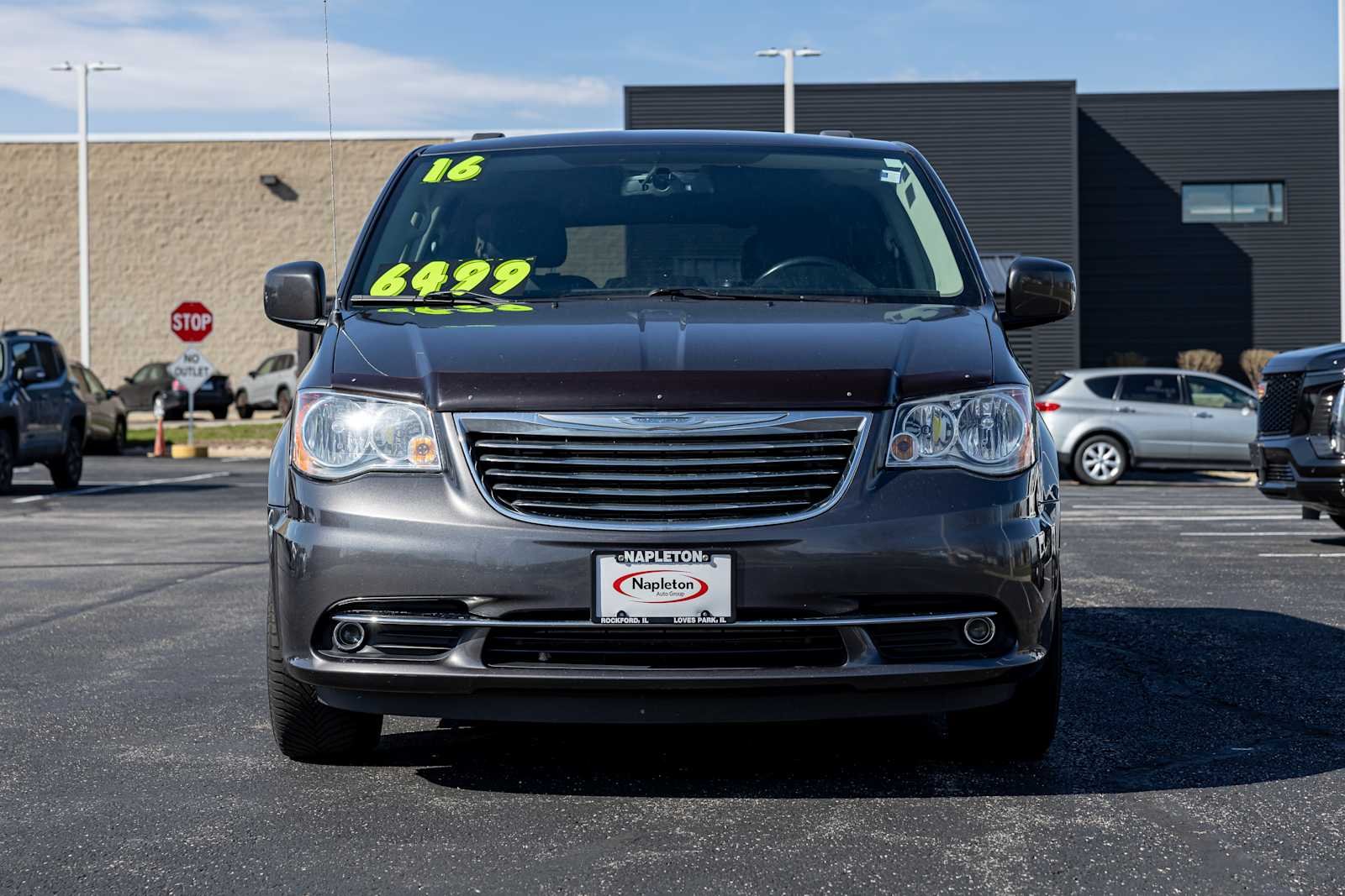 Used 2016 Chrysler Town & Country Touring with VIN 2C4RC1BG4GR306228 for sale in Rockford, IL