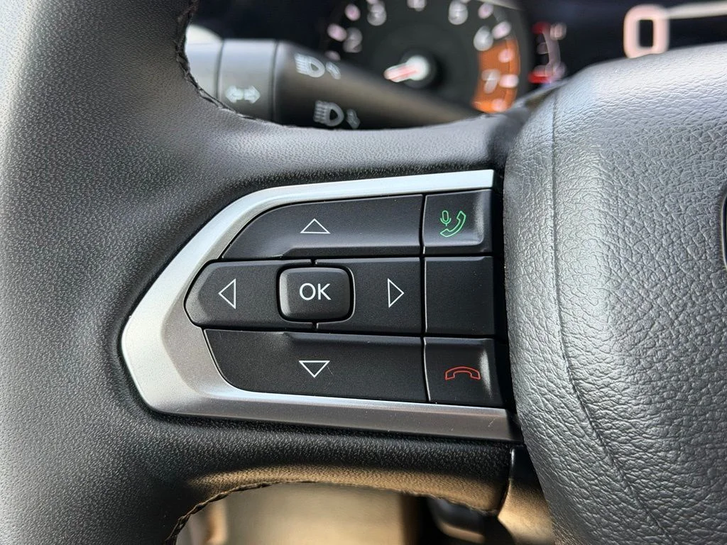 Used 2025 White Jeep Limited image 18
